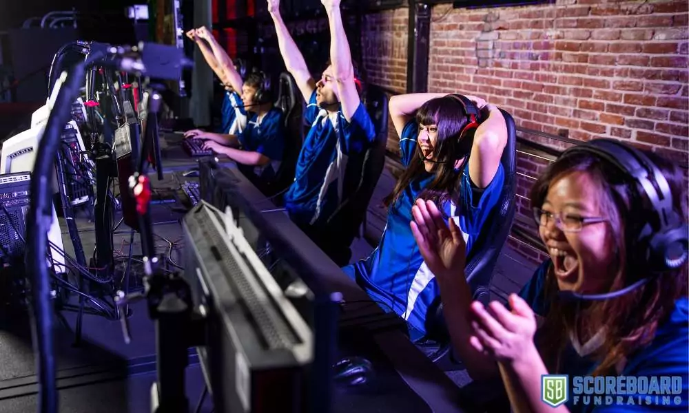 xr:d:DAFYnkxWjuc:5,j:46655364850,t:23020818 Gamers cheering while playing on computers