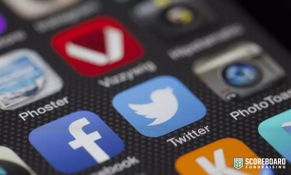 4 Social media icons.